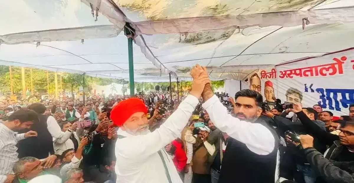 सपा विधायक अतुल प्रधान के आमरण अनशन आंदोलन में पहुंचे राकेश टिकैत सपा विधायक अतुल प्रधान के आमरण अनशन आंदोलन में पहुंचे राकेश टिकैत